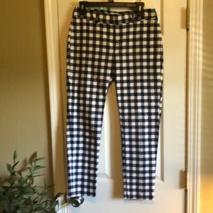 Crown & Ivy ankle pants Size 6P Navy and white gingham check.